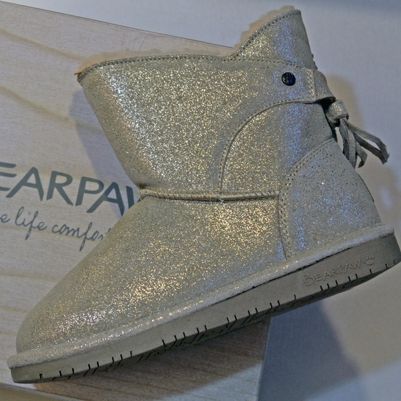 New Bearpaw Boots (5 youth/~7 women) - Picture 3 of 6